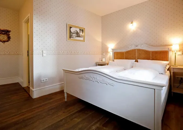 Weinreich, Gaestezimmer & Weinstube 宾馆 弗赖因斯海姆