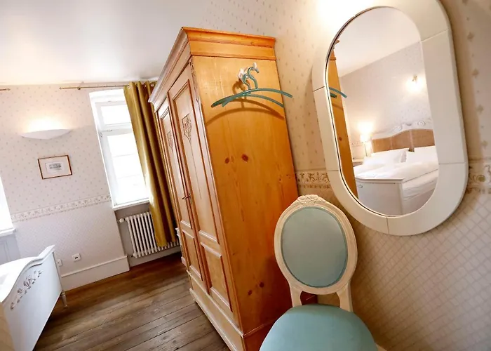 宾馆 Weinreich, Gaestezimmer & Weinstube 弗赖因斯海姆