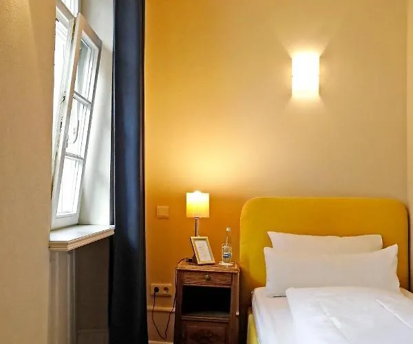 Weinreich, Gaestezimmer & Weinstube 宾馆 *